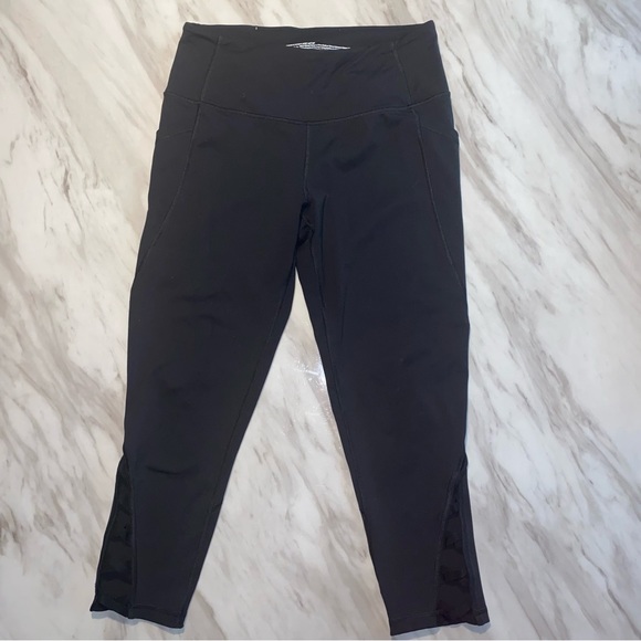 Victoria’s Sport Criss Cross Legging - Picture 2 of 5